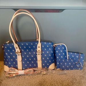 NEW Dooney and Bourke purse